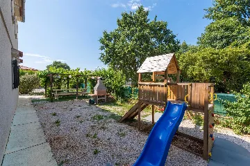 Porec Villa with Pool & Space for 16