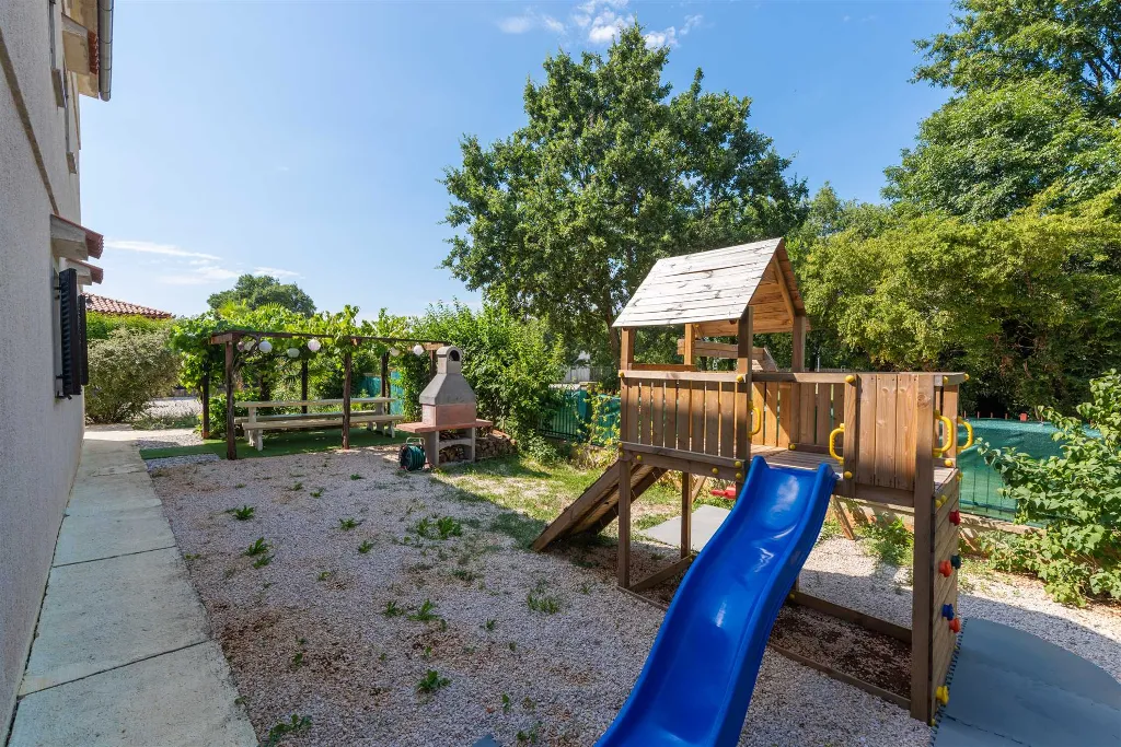 Porec Villa with Pool & Space for 16