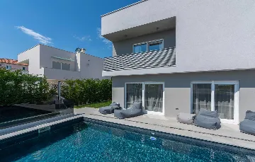 Villa with Private Heated Pool in Novigrad