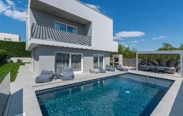 Villa with Private Heated Pool in Novigrad