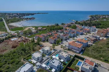 Villa with Private Heated Pool in Novigrad