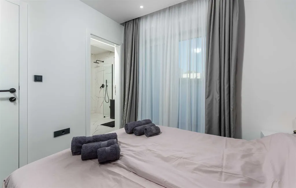 Villa with Private Heated Pool in Novigrad
