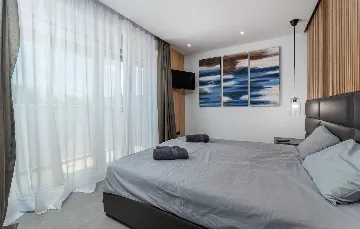 Villa with Private Heated Pool in Novigrad