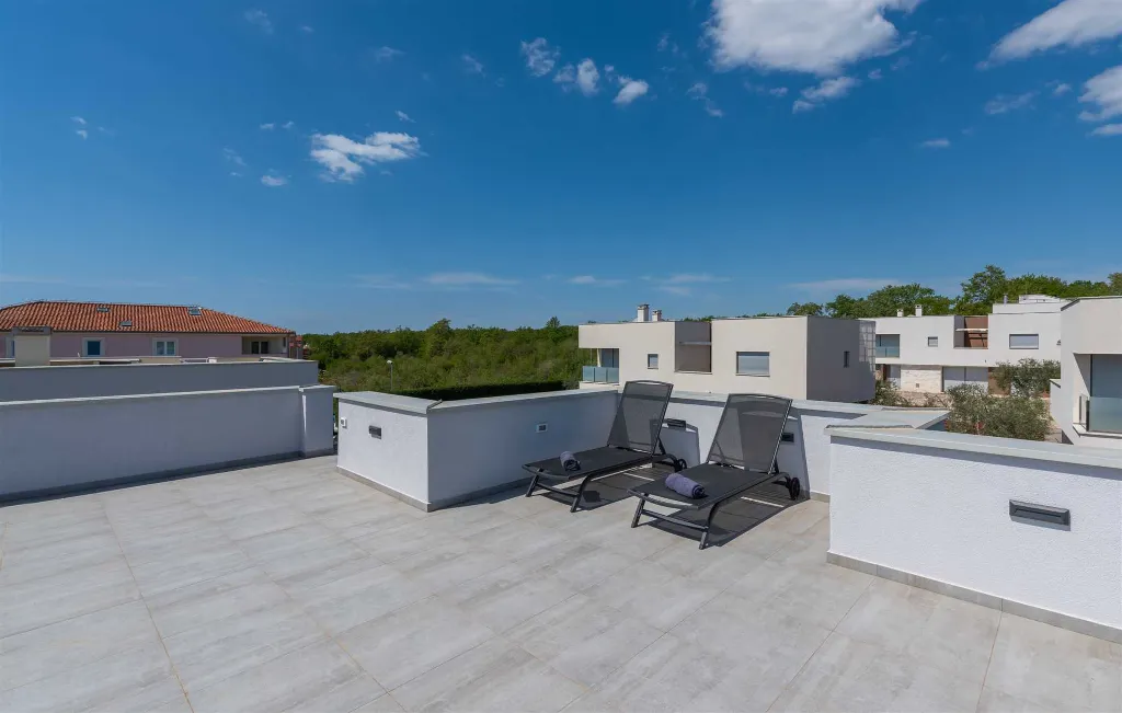 Villa with Private Heated Pool in Novigrad
