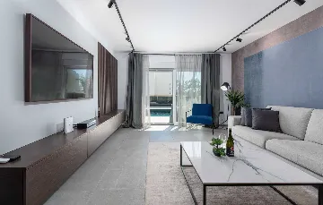 Villa with Private Heated Pool in Novigrad