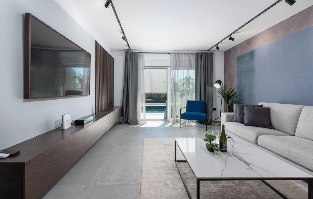 Villa with Private Heated Pool in Novigrad