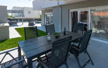 Villa with Private Heated Pool in Novigrad