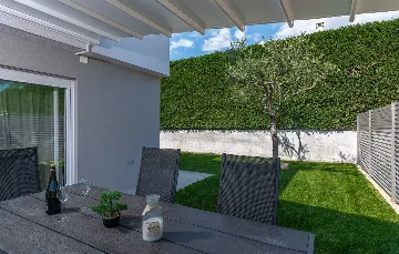 Villa with Private Heated Pool in Novigrad