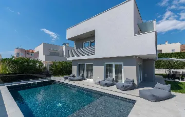 Villa with Private Heated Pool in Novigrad