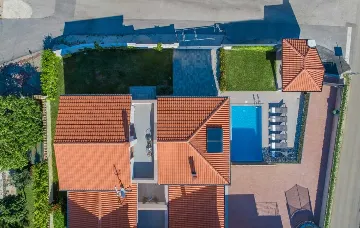 4-Bedroom Villa with Private Pool in Kaštelir