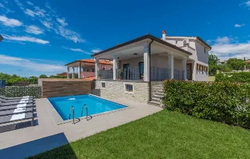 4-Bedroom Villa with Private Pool in Kaštelir