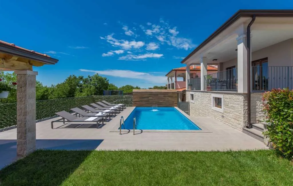 4-Bedroom Villa with Private Pool in Kaštelir