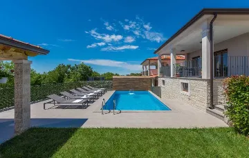 4-Bedroom Villa with Private Pool in Kaštelir