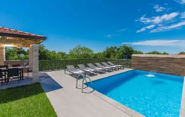 4-Bedroom Villa with Private Pool in Kaštelir
