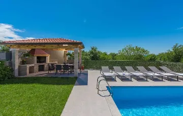 4-Bedroom Villa with Private Pool in Kaštelir