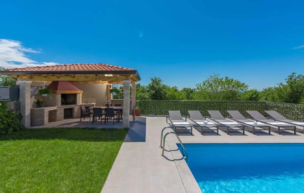 4-Bedroom Villa with Private Pool in Kaštelir