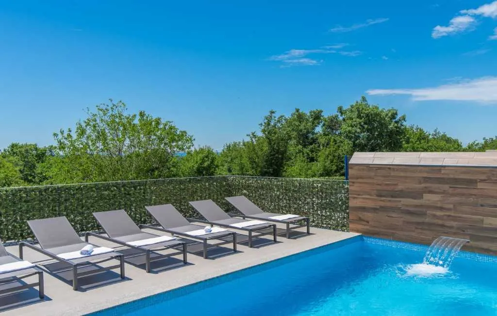 4-Bedroom Villa with Private Pool in Kaštelir