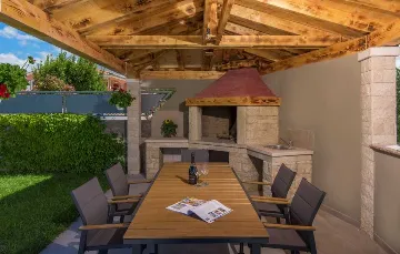 4-Bedroom Villa with Private Pool in Kaštelir