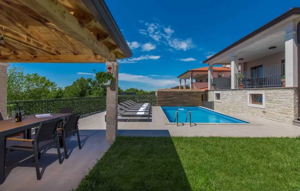 4-Bedroom Villa with Private Pool in Kaštelir