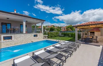 4-Bedroom Villa with Private Pool in Kaštelir