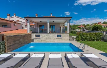 4-Bedroom Villa with Private Pool in Kaštelir