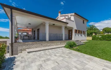 4-Bedroom Villa with Private Pool in Kaštelir