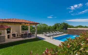 4-Bedroom Villa with Private Pool in Kaštelir