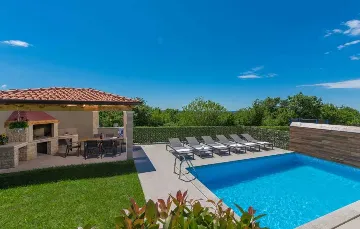 4-Bedroom Villa with Private Pool in Kaštelir