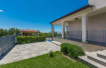 4-Bedroom Villa with Private Pool in Kaštelir