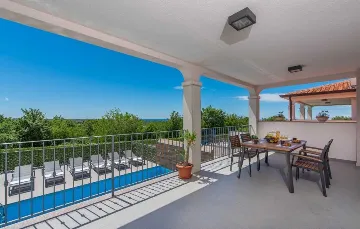 4-Bedroom Villa with Private Pool in Kaštelir