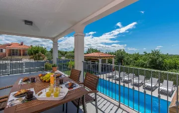 4-Bedroom Villa with Private Pool in Kaštelir
