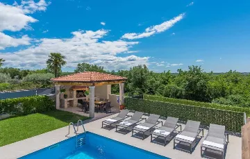 4-Bedroom Villa with Private Pool in Kaštelir
