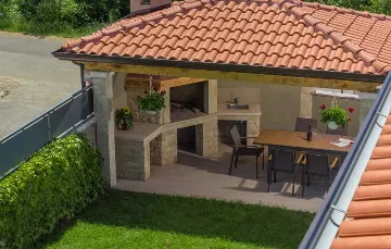 4-Bedroom Villa with Private Pool in Kaštelir