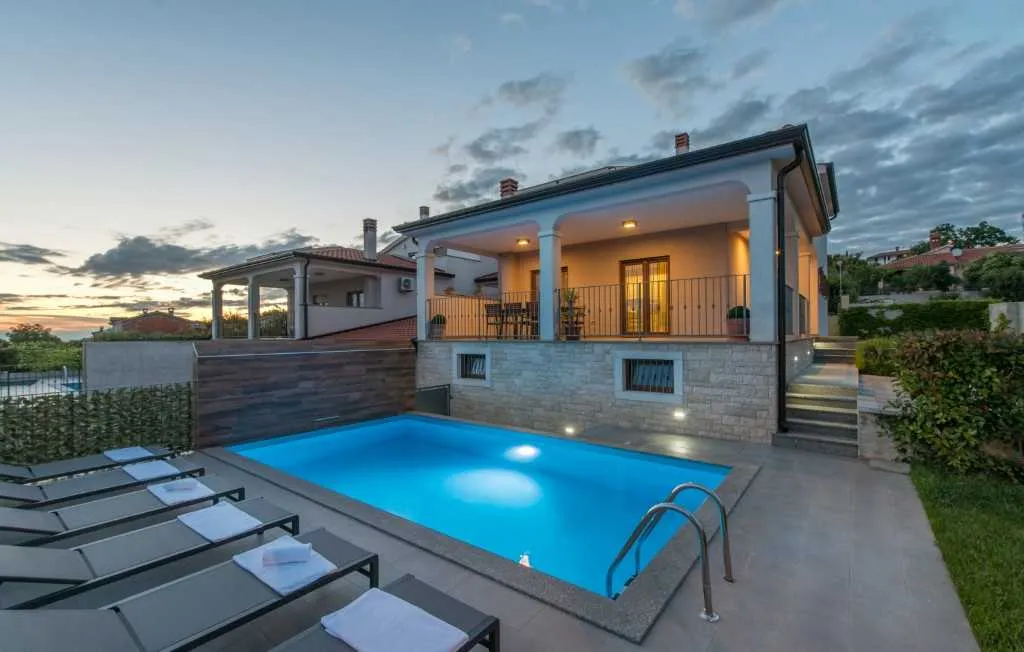 4-Bedroom Villa with Private Pool in Kaštelir