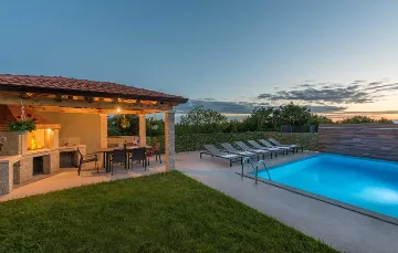 4-Bedroom Villa with Private Pool in Kaštelir