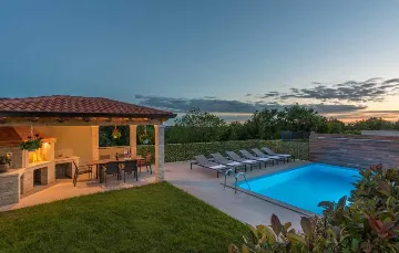 4-Bedroom Villa with Private Pool in Kaštelir