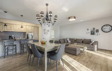 4-Bedroom Villa with Private Pool in Kaštelir