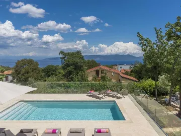 Villa with Private Pool and Garden in Drenje