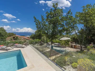 Villa with Private Pool and Garden in Drenje