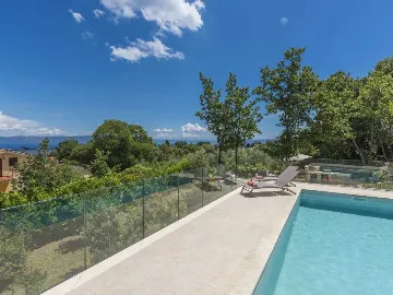 Villa with Private Pool and Garden in Drenje