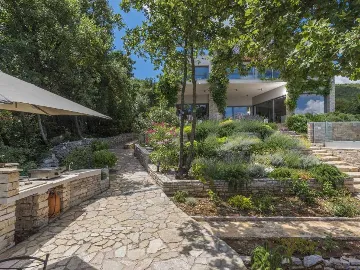 Villa with Private Pool and Garden in Drenje