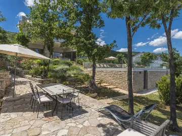 Villa with Private Pool and Garden in Drenje