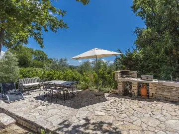 Villa with Private Pool and Garden in Drenje