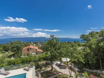 Villa with Private Pool and Garden in Drenje