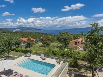 Villa with Private Pool and Garden in Drenje