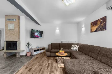 3-Bedroom Villa with Private Pool in Mali Golji