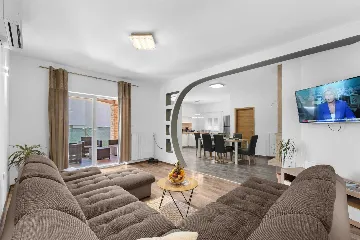 3-Bedroom Villa with Private Pool in Mali Golji