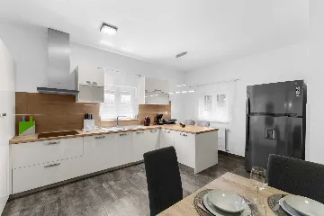 3-Bedroom Villa with Private Pool in Mali Golji