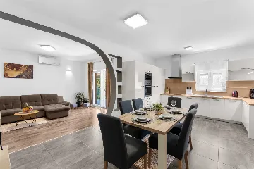 3-Bedroom Villa with Private Pool in Mali Golji