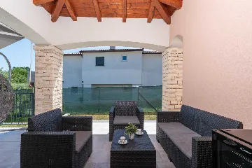 3-Bedroom Villa with Private Pool in Mali Golji